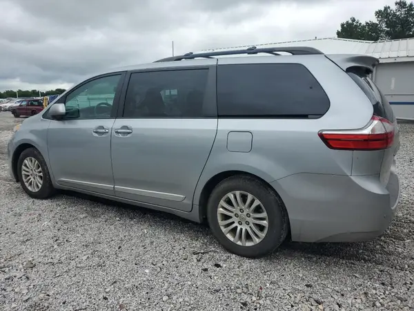 5TDYK3DC8GS707910 2016 TOYOTA SIENNA - Image 2