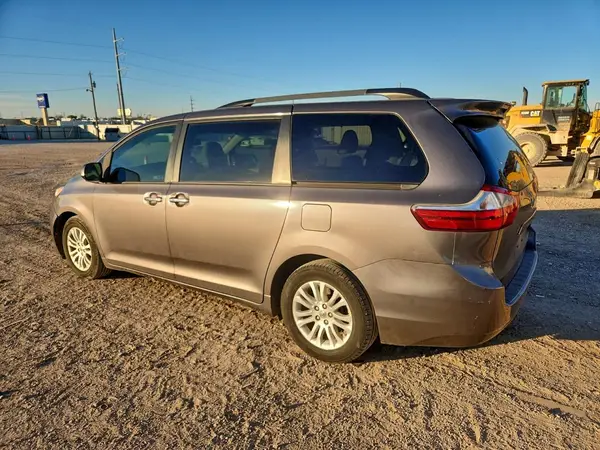 5TDYK3DC8GS709849 2016 TOYOTA SIENNA - Image 2