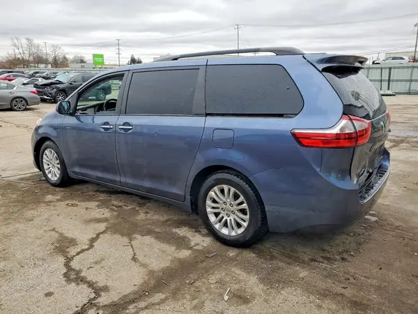 5TDYK3DC8GS713027 2016 TOYOTA SIENNA - Image 2