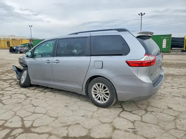 5TDYK3DC8GS713299 2016 TOYOTA SIENNA - Image 2