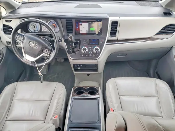 5TDYK3DC8GS713299 2016 TOYOTA SIENNA - Image 8