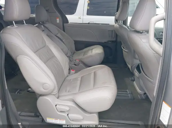 5TDYK3DC8GS717370 2016 TOYOTA SIENNA - Image 8