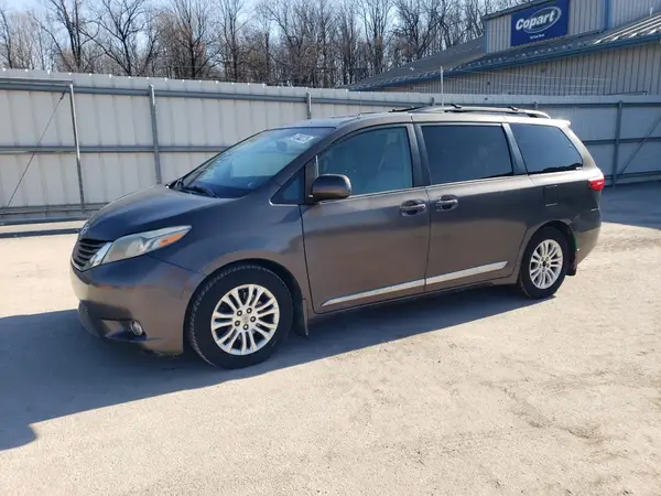 5TDYK3DC8GS718115 2016 TOYOTA SIENNA - Image 1