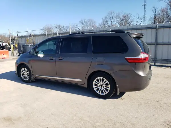 5TDYK3DC8GS718115 2016 TOYOTA SIENNA - Image 2