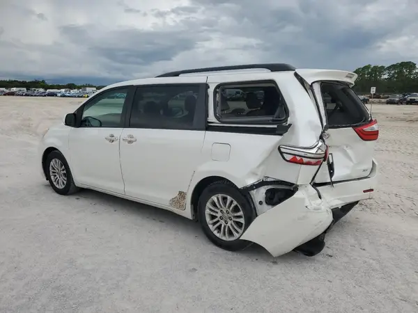 5TDYK3DC8GS720138 2016 TOYOTA SIENNA - Image 2