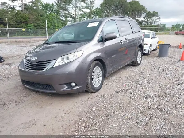 5TDYK3DC8GS721290 2016 TOYOTA SIENNA - Image 2