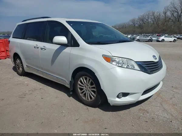 5TDYK3DC8GS722200 2016 TOYOTA SIENNA - Image 1