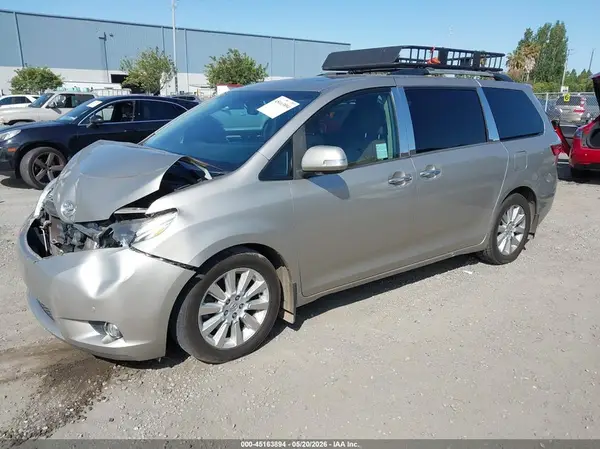 5TDYK3DC8GS724920 2016 TOYOTA SIENNA - Image 2