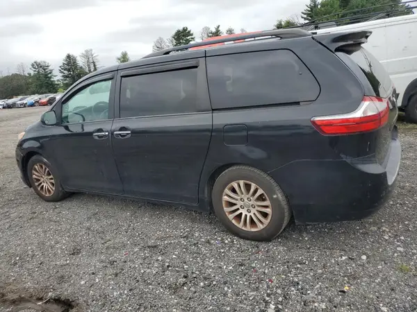 5TDYK3DC8GS727333 2016 TOYOTA SIENNA - Image 2