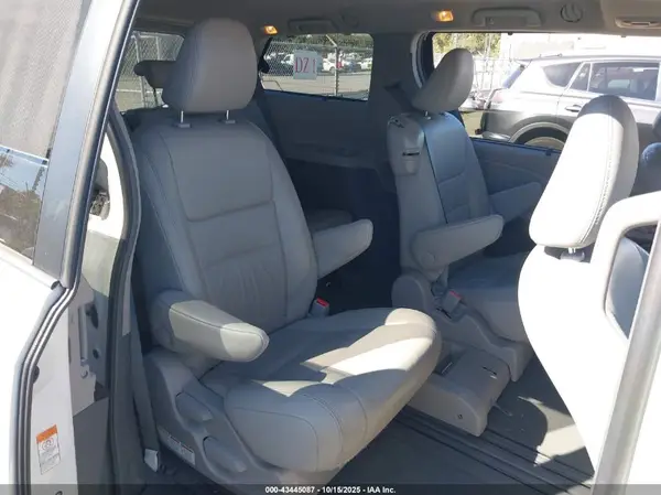 5TDYK3DC8GS727896 2016 TOYOTA SIENNA - Image 8