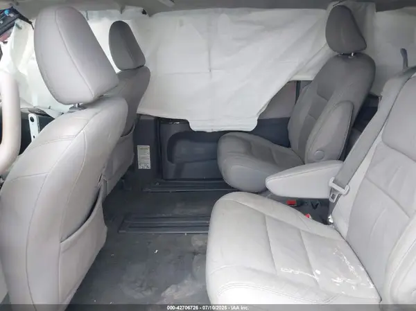 5TDYK3DC8GS733004 2016 TOYOTA SIENNA - Image 8