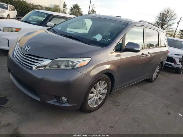 5TDYK3DC8GS733696 2016 TOYOTA SIENNA - Image 2