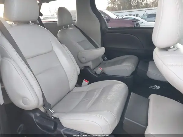 5TDYK3DC8GS733696 2016 TOYOTA SIENNA - Image 8