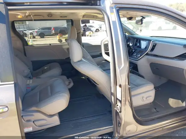 5TDYK3DC8GS734055 2016 TOYOTA SIENNA - Image 8