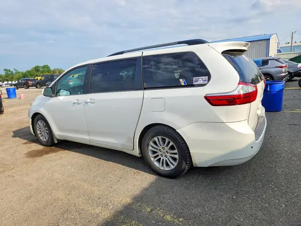 5TDYK3DC8GS736064 2016 TOYOTA SIENNA - Image 2
