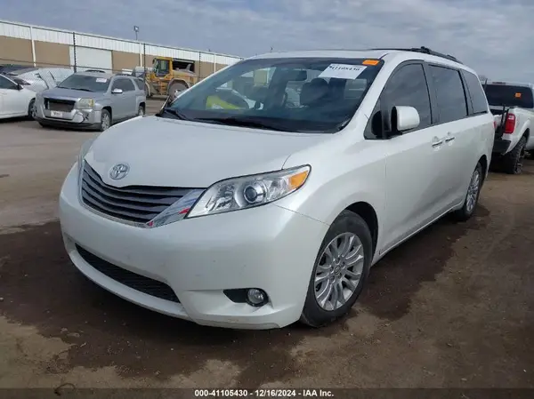 5TDYK3DC8GS738204 2016 TOYOTA SIENNA - Image 2