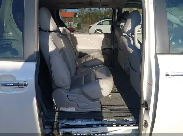 5TDYK3DC8GS738669 2016 TOYOTA SIENNA - Image 8