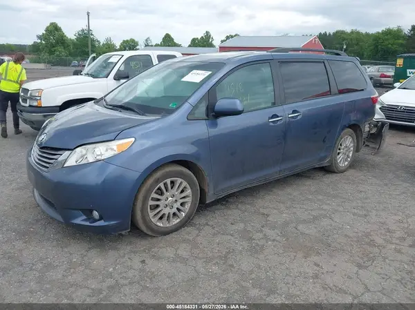 5TDYK3DC8GS738722 2016 TOYOTA SIENNA - Image 2