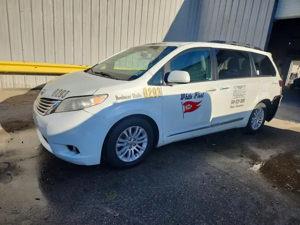 5TDYK3DC8GS740115 2016 TOYOTA SIENNA - Image 1