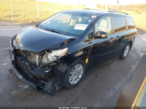 5TDYK3DC8GS741359 2016 TOYOTA SIENNA - Image 2