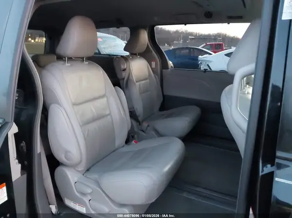5TDYK3DC8GS741359 2016 TOYOTA SIENNA - Image 8
