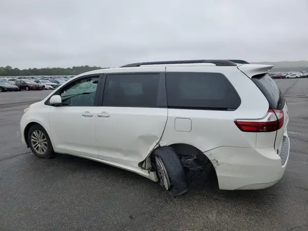 5TDYK3DC8GS748036 2016 TOYOTA SIENNA - Image 2