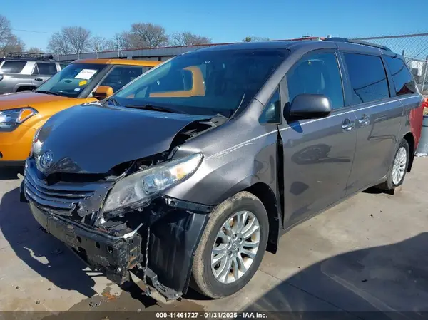 5TDYK3DC8GS748991 2016 TOYOTA SIENNA - Image 2