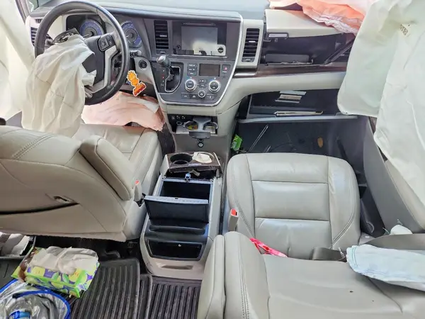 5TDYK3DC8GS749946 2016 TOYOTA SIENNA - Image 8