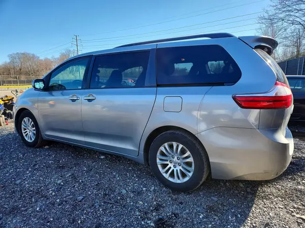 5TDYK3DC8GS750594 2016 TOYOTA SIENNA - Image 2