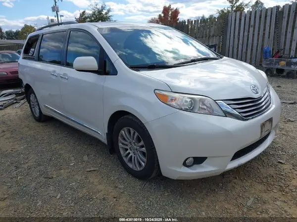 5TDYK3DC8GS750997 2016 TOYOTA SIENNA - Image 1