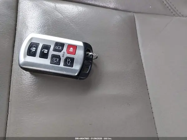 5TDYK3DC8GS751129 2016 TOYOTA SIENNA - Image 8