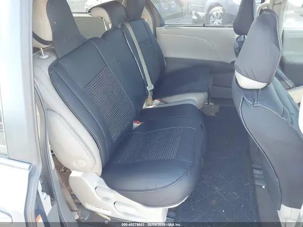 5TDYK3DC8GS751163 2016 TOYOTA SIENNA - Image 8