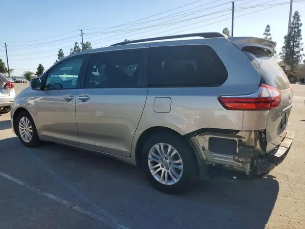 5TDYK3DC8GS751390 2016 TOYOTA SIENNA - Image 2