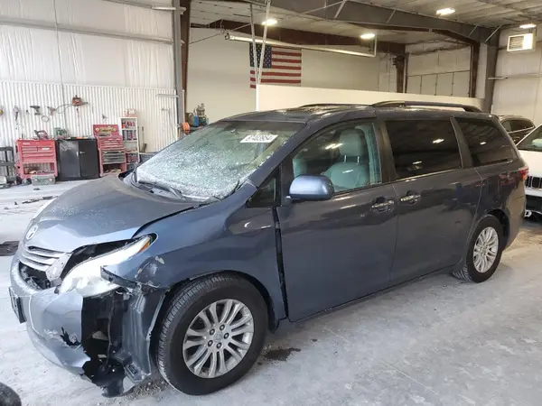 5TDYK3DC8GS752393 2016 TOYOTA SIENNA - Image 1