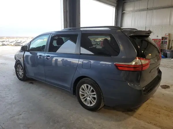 5TDYK3DC8GS752393 2016 TOYOTA SIENNA - Image 2