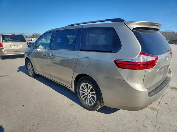 5TDYK3DC8GS757495 2016 TOYOTA SIENNA - Image 2