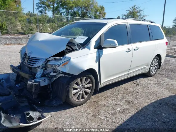 5TDYK3DC8GS758226 2016 TOYOTA SIENNA - Image 2