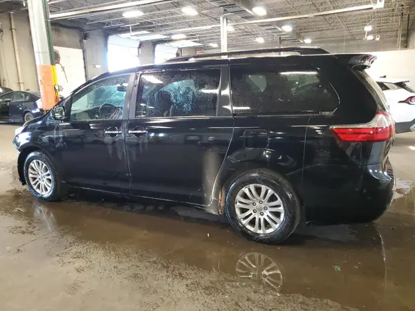 5TDYK3DC8GS760803 2016 TOYOTA SIENNA - Image 2