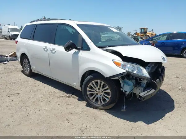 5TDYK3DC8GS763412 2016 TOYOTA SIENNA - Image 1