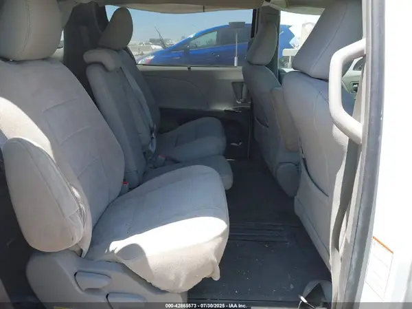 5TDYK3DC8GS763412 2016 TOYOTA SIENNA - Image 8