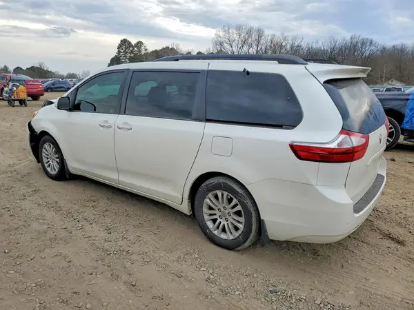 5TDYK3DC8GS763636 2016 TOYOTA SIENNA - Image 2