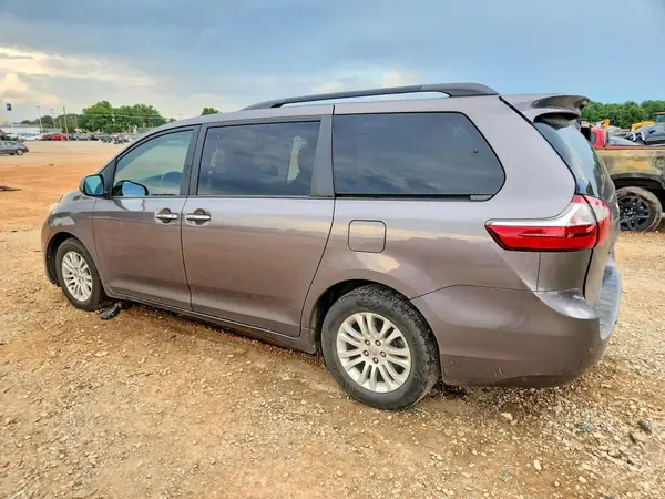 5TDYK3DC8GS765127 2016 TOYOTA SIENNA - Image 2