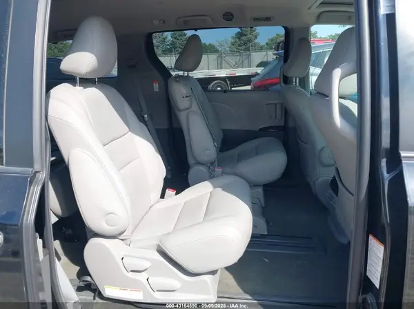 5TDYK3DC8GS766200 2016 TOYOTA SIENNA - Image 8