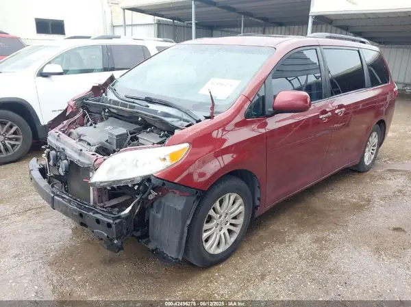 5TDYK3DC9GS690633 2016 TOYOTA SIENNA - Image 2