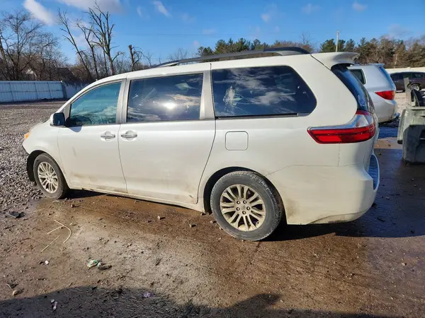 5TDYK3DC9GS691197 2016 TOYOTA SIENNA - Image 2