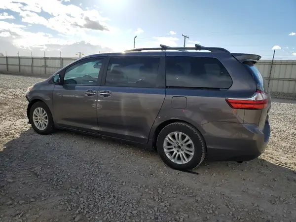 5TDYK3DC9GS693063 2016 TOYOTA SIENNA - Image 2