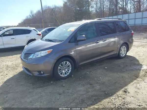 5TDYK3DC9GS697680 2016 TOYOTA SIENNA - Image 2