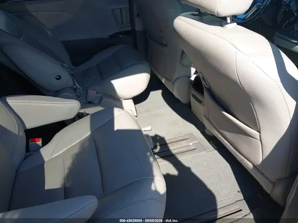 5TDYK3DC9GS698974 2016 TOYOTA SIENNA - Image 8