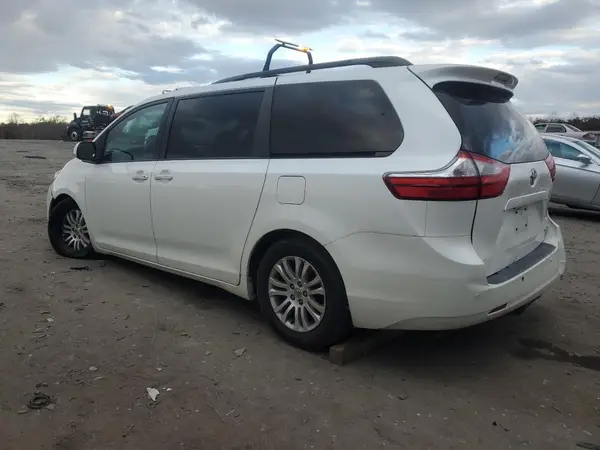 5TDYK3DC9GS704465 2016 TOYOTA SIENNA - Image 2