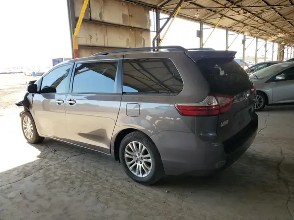 5TDYK3DC9GS704630 2016 TOYOTA SIENNA - Image 2
